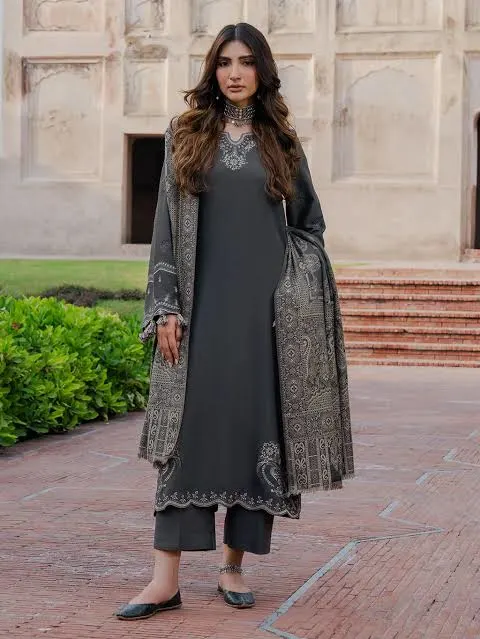 Embroidered Lawn 3PC